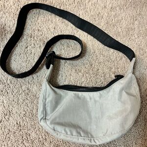 BAGGU Small Crescent - Gray